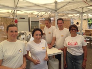  Luciano Francesconi mattatore del Festival, con un team di volontari, tra cui l'inossidabile Nuccia Mola, ex amministratrice