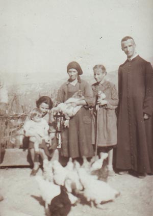 1943  Don Carlo e sorelle