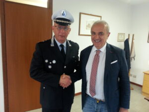 Il comandante Sauro Fontanesi con il sindaco Enrico Bini