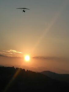 Volando sul tramonto (Foto Luca Belli)