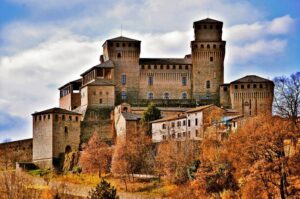 “Per non dimenticare il castello di Torrechiara” di Grifo. Fonte rete.comuni-italiani.it