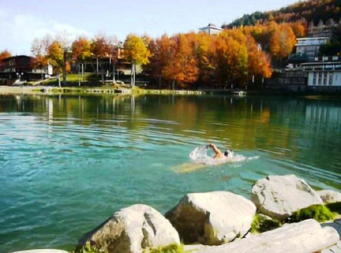 Anonima nuotata al lago del Cerreto
