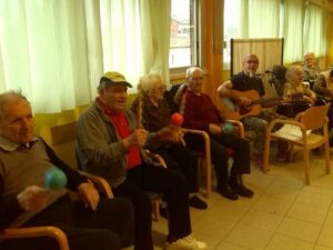 Antenore Ceretti con gli anziani (nov. 2014)