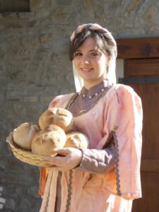 Chiara Magnani posa per il pane di Matilde