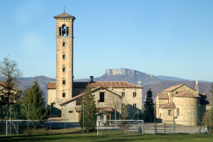 La chiesa e il campanile ceccatesco a Corneto