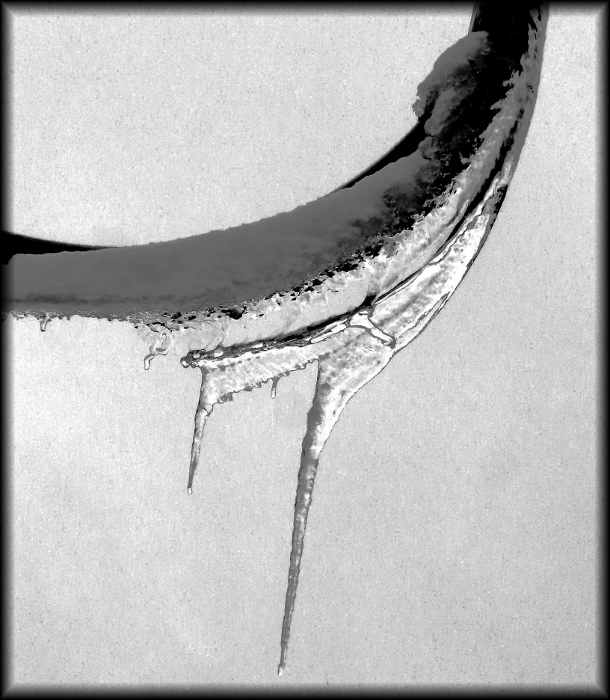Scultura neve-ghiaccio-goccioline d'acqua  – Gocce incantate foto n. 55
