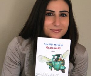 Simpatici selfie dalle librerie italiane: sono quelli che gli amici dedicano a Simona