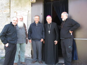 La visita del vescovo Massimo Camisasca, accanto ad Antonio Pigozzi e ai religiosi della Val d'Asta
