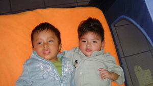 Juansito e Jhonni alla Casa de los Niños, Bolivia