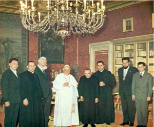 Giovanni Paolo XXIII e alla sua sinistra Pasquale Marconi