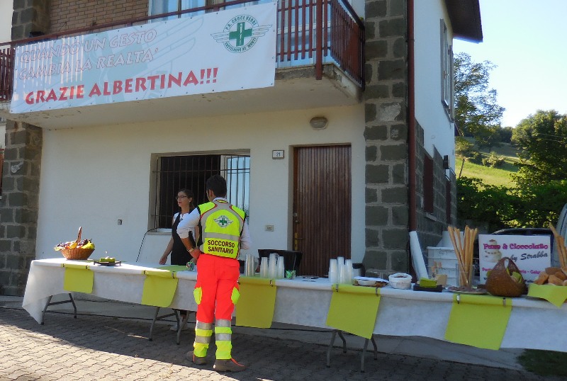 Taglio del nastro per la nuova ambulanza donata dalla Signora Albertina (2)
