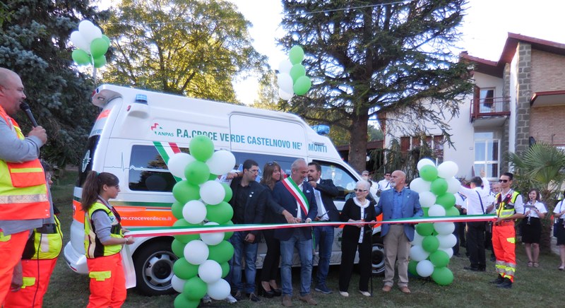 Taglio del nastro per la nuova ambulanza donata dalla Signora Albertina (44)