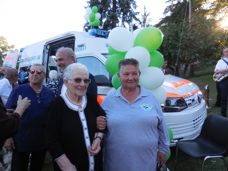 Taglio del nastro per la nuova ambulanza donata dalla Signora Albertina (51)