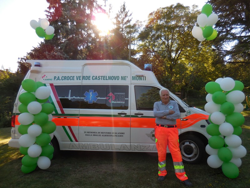 Taglio del nastro per la nuova ambulanza donata dalla Signora Albertina (8)